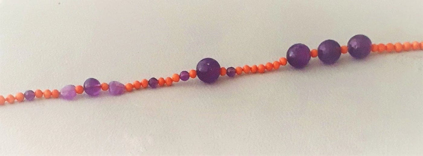 Collier Collier sautoir ancien en or jaune, corail méditerranéen et améthystes 58 Facettes