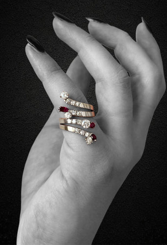 Bague 50 Bague serpent stylisée - Bague en or avec rubis et diamants 58 Facettes