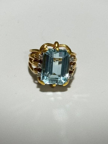 Bague 60 Bague ancienne en or jaune 750 et aigue-marine, diamants 58 Facettes