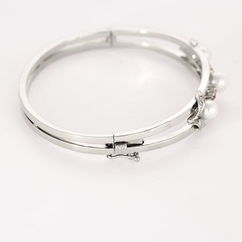 Bracelet Bracelet jonc ajouré en or gris 18K avec perles de culture et diamants 58 Facettes LF6