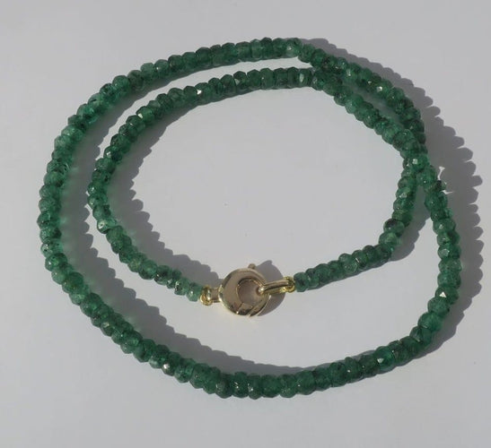 Collier Collier ras-du-cou en émeraudes naturelles avec fermoir en or jaune 18 carats 58 Facettes Collier