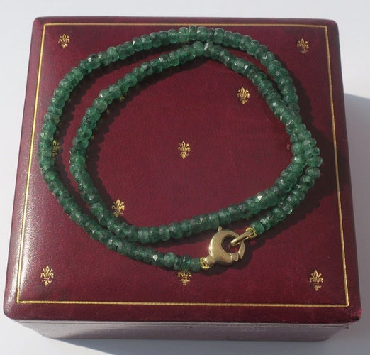 Collier Collier ras-du-cou en émeraudes naturelles avec fermoir en or jaune 18 carats 58 Facettes Collier
