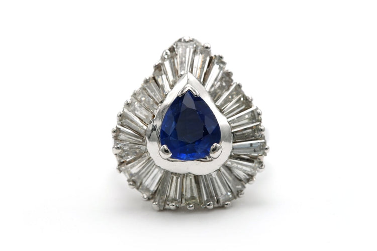 Bague 52 Bague années 70 en or blanc 18 carats, saphir et diamants baguette 58 Facettes 23538