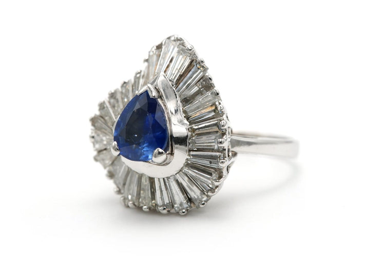 Bague 52 Bague années 70 en or blanc 18 carats, saphir et diamants baguette 58 Facettes 23538