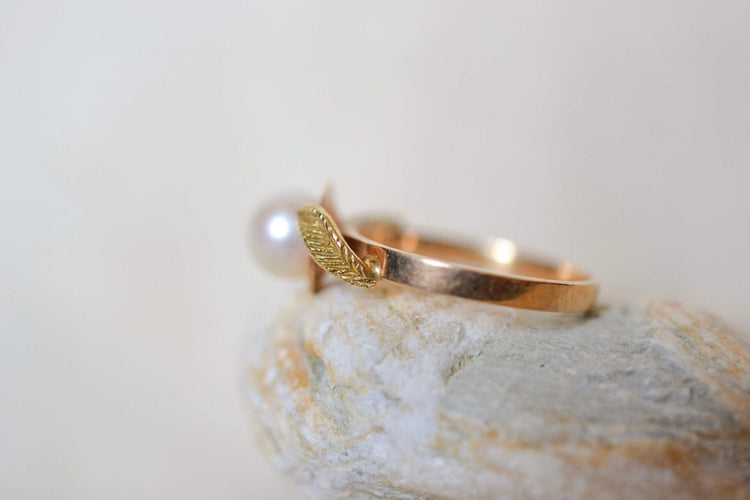 https://www.noircarat.fr/wp-content/uploads/2026/03/bague-perle-acoya.jpg