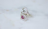 Bague 61 Arabesque - Bague en or blanc rubis birman et diamants 58 Facettes