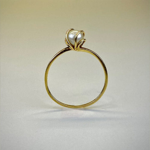 Ring 54 Ring with white pearl in 18-carat yellow gold 58 Facettes 250247