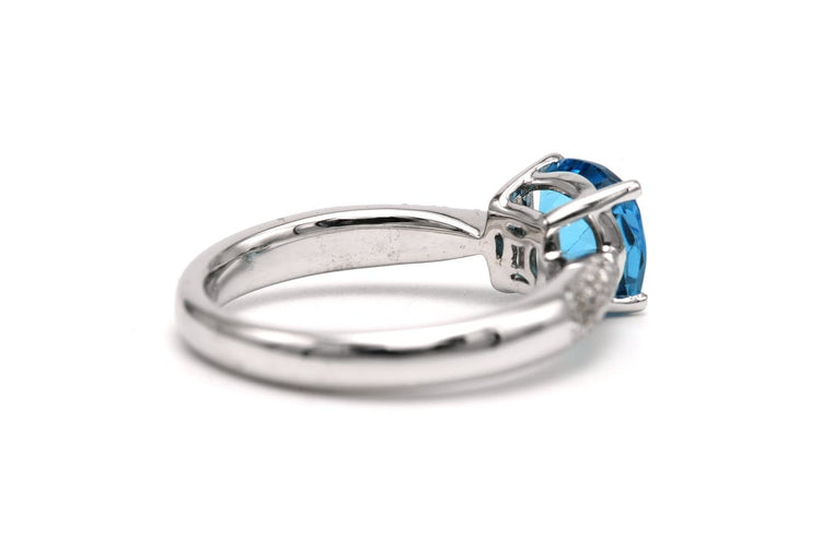 Bague 51 Bague contemporaine en or blanc 18 carats, topaze et diamants 58 Facettes B842