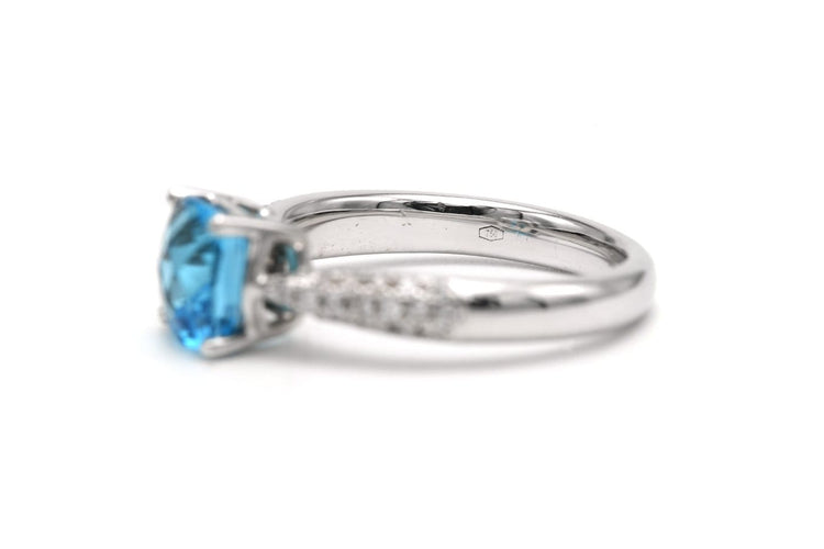 Bague 51 Bague contemporaine en or blanc 18 carats, topaze et diamants 58 Facettes B842