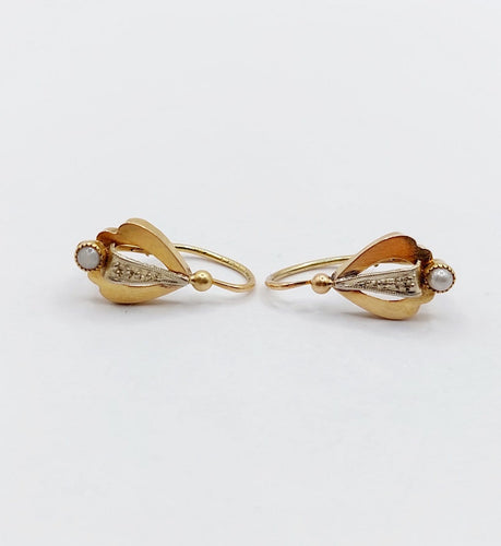 Boucles d'oreilles Dormeuses anciennes - Boucles d'oreilles en or 18k et semences de perles 58 Facettes A06902