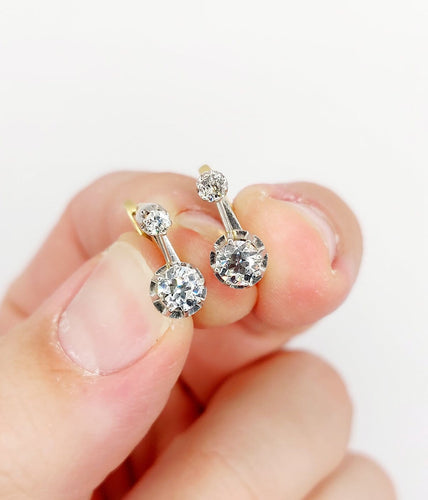 Boucles d'oreilles Dormeuses antiques - Boucles d'oreilles en or 18k et platine, diamants 0,90 ct 58 Facettes A06906