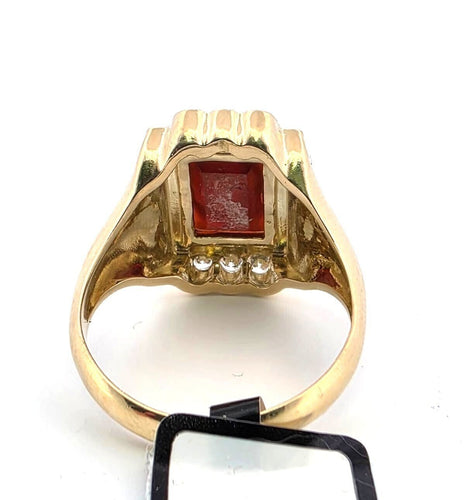 Bague 54 Bague en or jaune 18 kt avec diamants et cornaline gravée 58 Facettes 1970 F