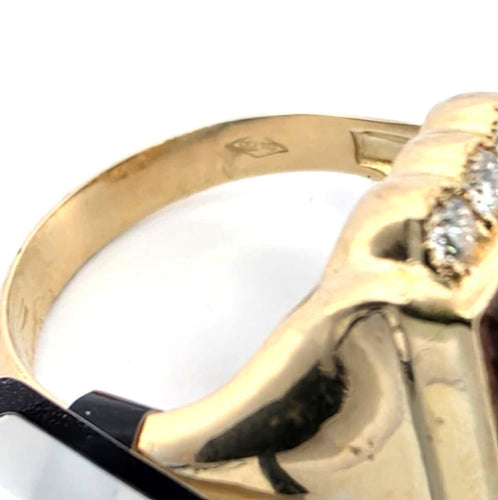 Bague 54 Bague en or jaune 18 kt avec diamants et cornaline gravée 58 Facettes 1970 F