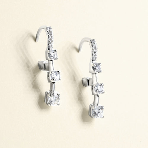 Boucles d'oreilles Boucles d'oreilles pendantes en or blanc et diamants 58 Facettes OC-66300088