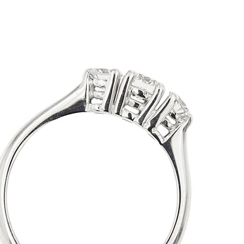 https://api-ledial.emberware.it/app/uploads/2026/03/39024-anello-oro-trilogy-diamanti_12.jpg