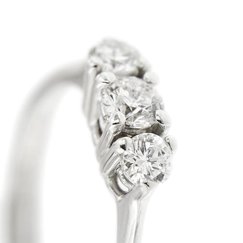 https://api-ledial.emberware.it/app/uploads/2026/03/39024-anello-oro-trilogy-diamanti_51.jpg
