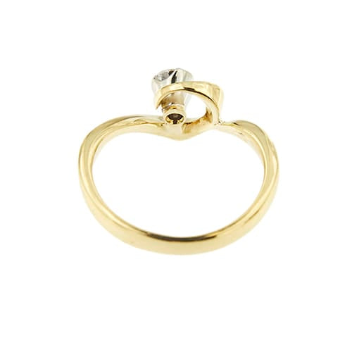 https://api-ledial.emberware.it/app/uploads/2026/03/39019-anello-oro-solitario-diamante-brillante-Damiani_07.jpg