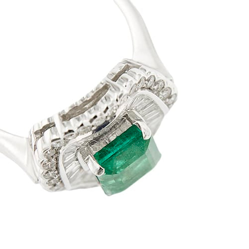 https://api-ledial.emberware.it/app/uploads/2026/02/38792-anello-oro-smeraldo-diamanti_14c.jpg
