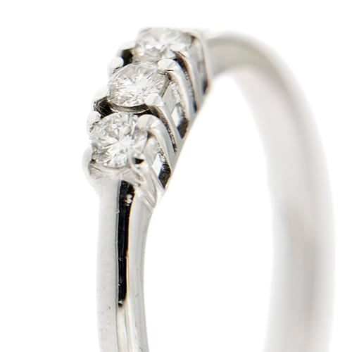 https://api-ledial.emberware.it/app/uploads/2026/02/22500-anello-oro-trilogy-diamanti-brillanti_09.jpg