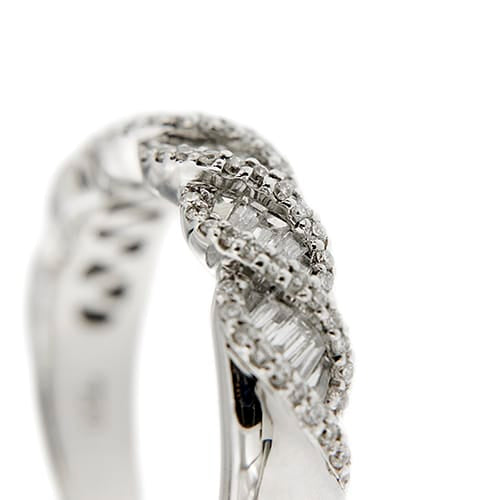 https://api-ledial.emberware.it/app/uploads/2026/02/37816-anello-riviere-oro-diamanti-baguette-brillanti_09.jpg