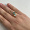 https://api-ledial.emberware.it/app/uploads/2024/07/26976-anello-oro-smeraldo-diamanti-indossato_sito.jpg
