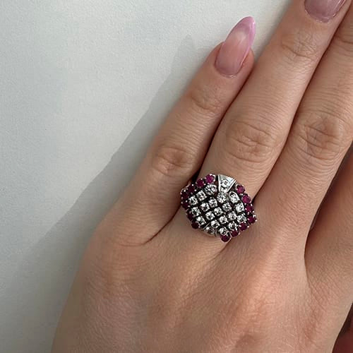 https://api-ledial.emberware.it/app/uploads/2026/02/40602-anello-oro-rubini-diamanti_51.jpeg