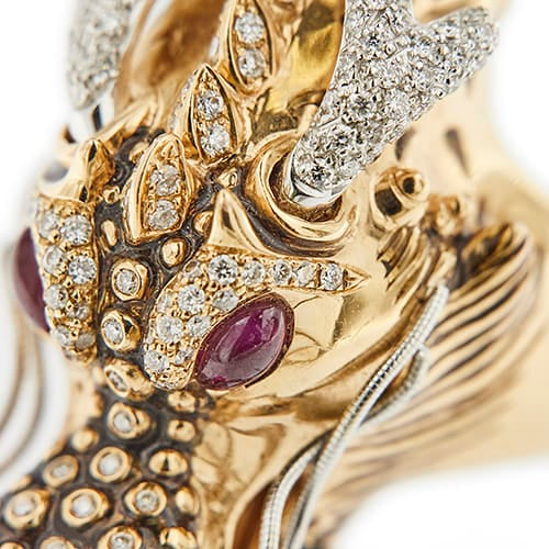 https://api-ledial.emberware.it/app/uploads/2026/03/39051-anello-oro-drago-rubini-diamanti-smalto-nero-roberto-coin_11.jpg