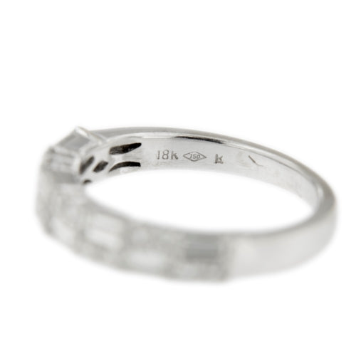 https://api-ledial.emberware.it/app/uploads/2026/01/9690-anello-oro-riviere-diamanti-baguette-brillanti_12.jpg