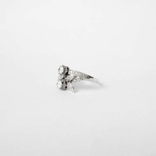 https://cdn.shopify.com/s/files/1/0943/8576/6747/files/bague-vintage-toi-moi-or-blanc-diamants.jpg?v=1775071343
