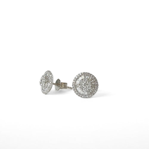 https://cdn.shopify.com/s/files/1/0943/8576/6747/files/boucles-oreilles-or-blanc-18k-mariage-diamants.jpg?v=1775147140