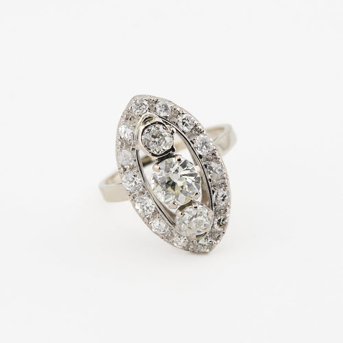 https://cdn.shopify.com/s/files/1/0943/8576/6747/files/bague-unique-diamant-or-blanc-fian_ailles.jpg?v=1775058227