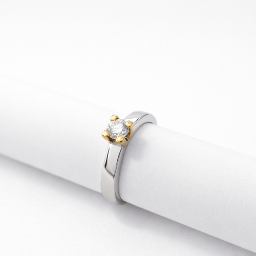 https://18carats.fr/wp-content/uploads/2026/04/35997-36008-Bague-en-or-blanc-et-diamant.png