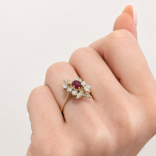 Bague 55 Bague florale en or jaune, rubis cabochon et diamants 58 Facettes 35964