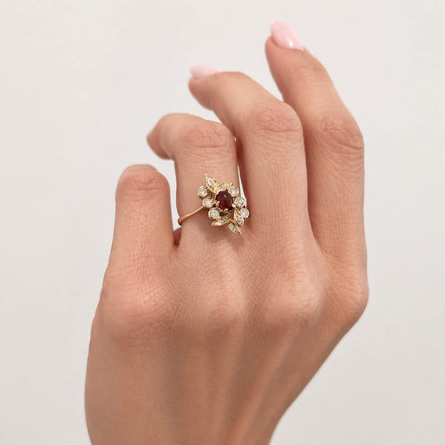 Bague 55 Bague florale en or jaune, rubis cabochon et diamants 58 Facettes 35964