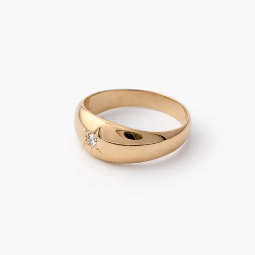 https://18carats.fr/wp-content/uploads/2026/03/35366-35397-Bague-chevaliere-en-or-jaune-et-diamant.png