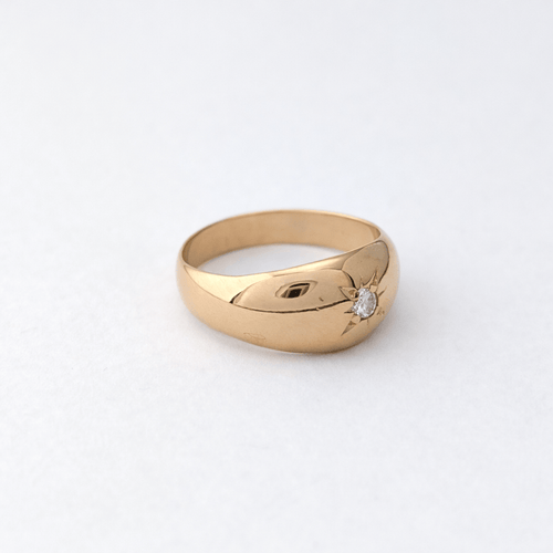 https://18carats.fr/wp-content/uploads/2026/03/35366-35398-Bague-chevaliere-en-or-jaune-et-diamant.png