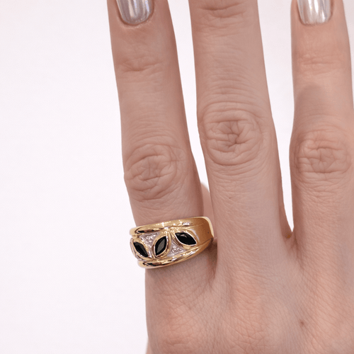 https://18carats.fr/wp-content/uploads/2026/03/35362-35440-Bague-en-or-jaune-sertie-de-saphirs-marquise-et-diamants.png