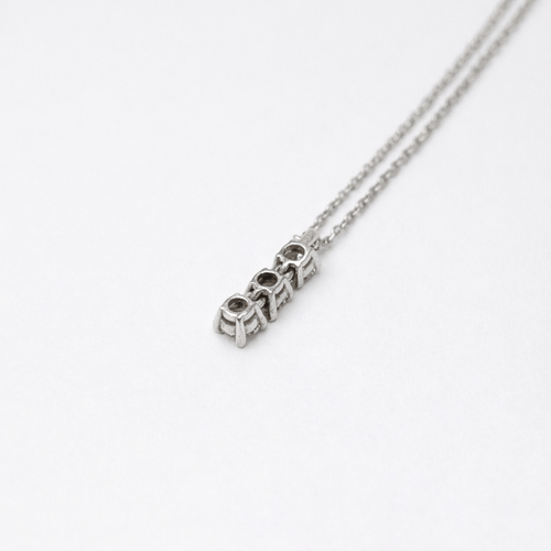 https://18carats.fr/wp-content/uploads/2026/03/35310-35332-Collier-en-or-blanc-serti-de-trois-diamants.png