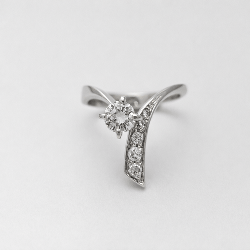 https://18carats.fr/wp-content/uploads/2026/02/35218-35256-Bague-en-or-blanc-et-diamant.png