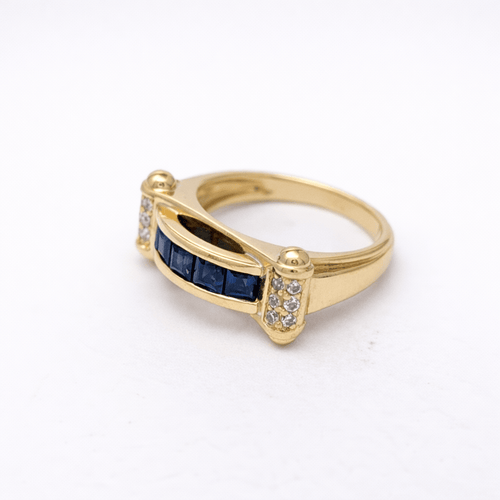 https://18carats.fr/wp-content/uploads/2026/02/35210-35237-Bague-jonc-architecturee-en-or-jaune-saphirs-et-diamants.png