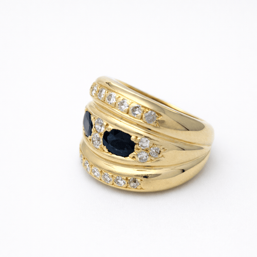https://18carats.fr/wp-content/uploads/2026/02/35153-35288-Bague-godronnee-en-or-jaune-saphirs-et-diamants.png