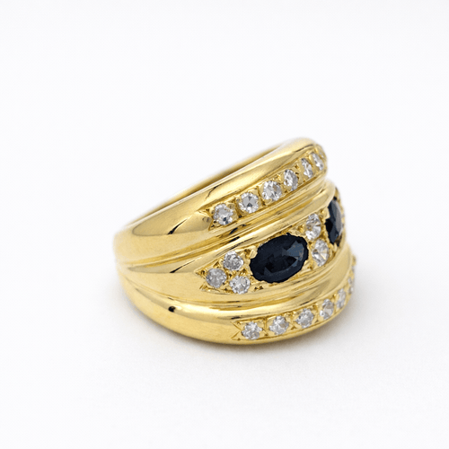 https://18carats.fr/wp-content/uploads/2026/02/35153-35287-Bague-godronnee-en-or-jaune-saphirs-et-diamants.png