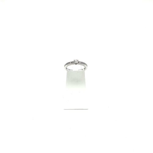 Bague 48 Solitaire accompagné - Bague en or blanc et diamants 58 Facettes Z15B51806