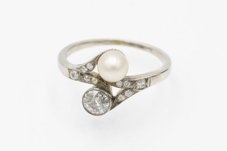 Bague 52 Bague Toi et Moi Art nouveau en or blanc 14 ct, perle et diamants 58 Facettes 11992