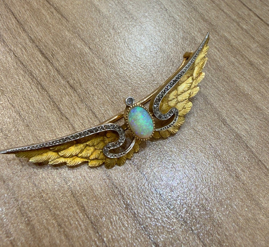 Broche Broche ancienne ailes en or jaune 18K, opale et diamants 58 Facettes Ailes