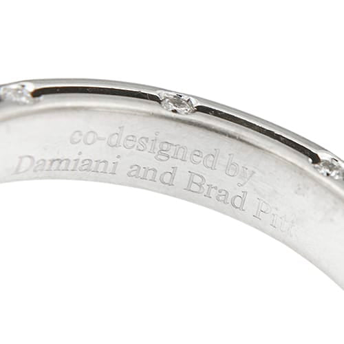 https://api-ledial.emberware.it/app/uploads/2026/04/41584-anello-oro-diamanti-Damiani-Brad-Pitt_d.side_08.jpg