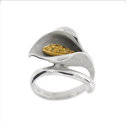 https://api-ledial.emberware.it/app/uploads/2023/05/29248-anello-oro-fiore-calla-annamaria-cammilli-50.jpg