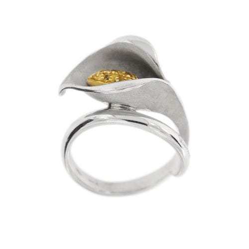 https://api-ledial.emberware.it/app/uploads/2023/05/29248-anello-oro-fiore-calla-annamaria-cammilli-1b.jpg