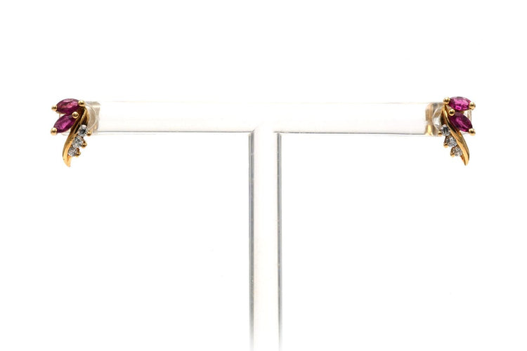 Boucles d'oreilles Boucles d'oreilles contemporaines en or jaune, rubis et diamants 58 Facettes B846