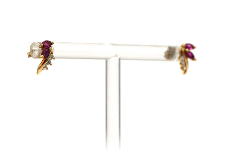Boucles d'oreilles Boucles d'oreilles contemporaines en or jaune, rubis et diamants 58 Facettes B846
